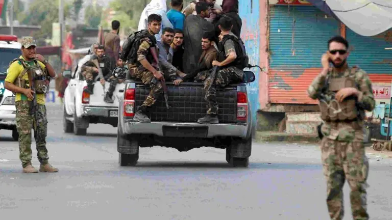 Ataque no Afeganistão: combatentes do EI deixam ao menos 20 mortos