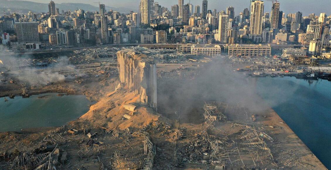 cenário de destruição após o incêndio com nitrato de amônio em Beirute