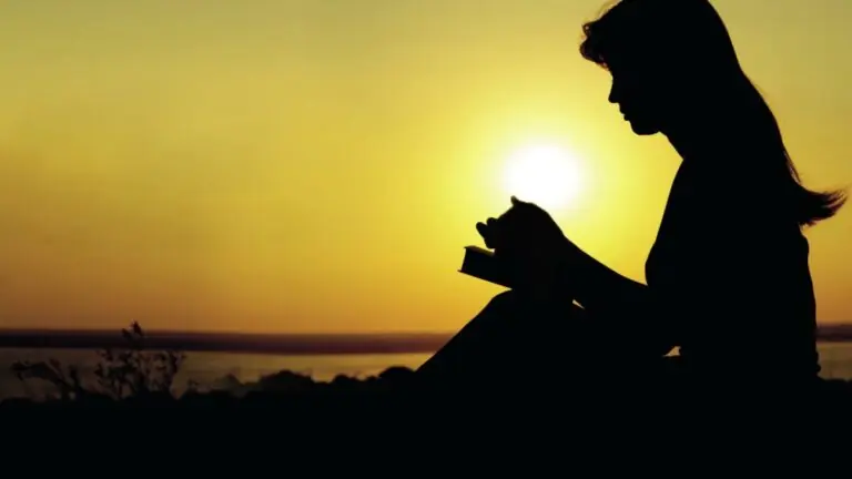 Aprenda 5 orações poderosas para afastar o mal