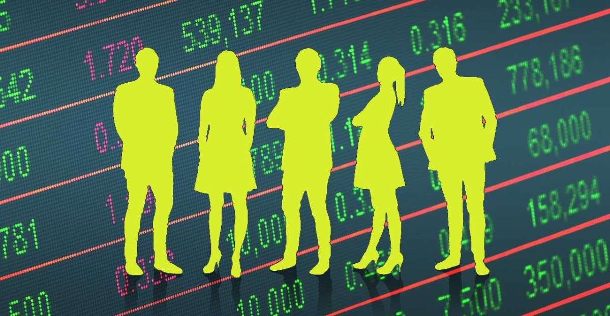 investidores na frente do painel de cotações das ações