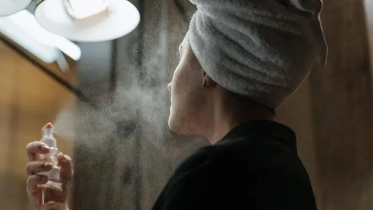 Bruma fixadora: saiba o que é e para que serve a queridinha dos maquiadores.