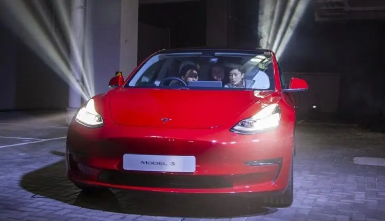 carros automaticos da tesla lançamento