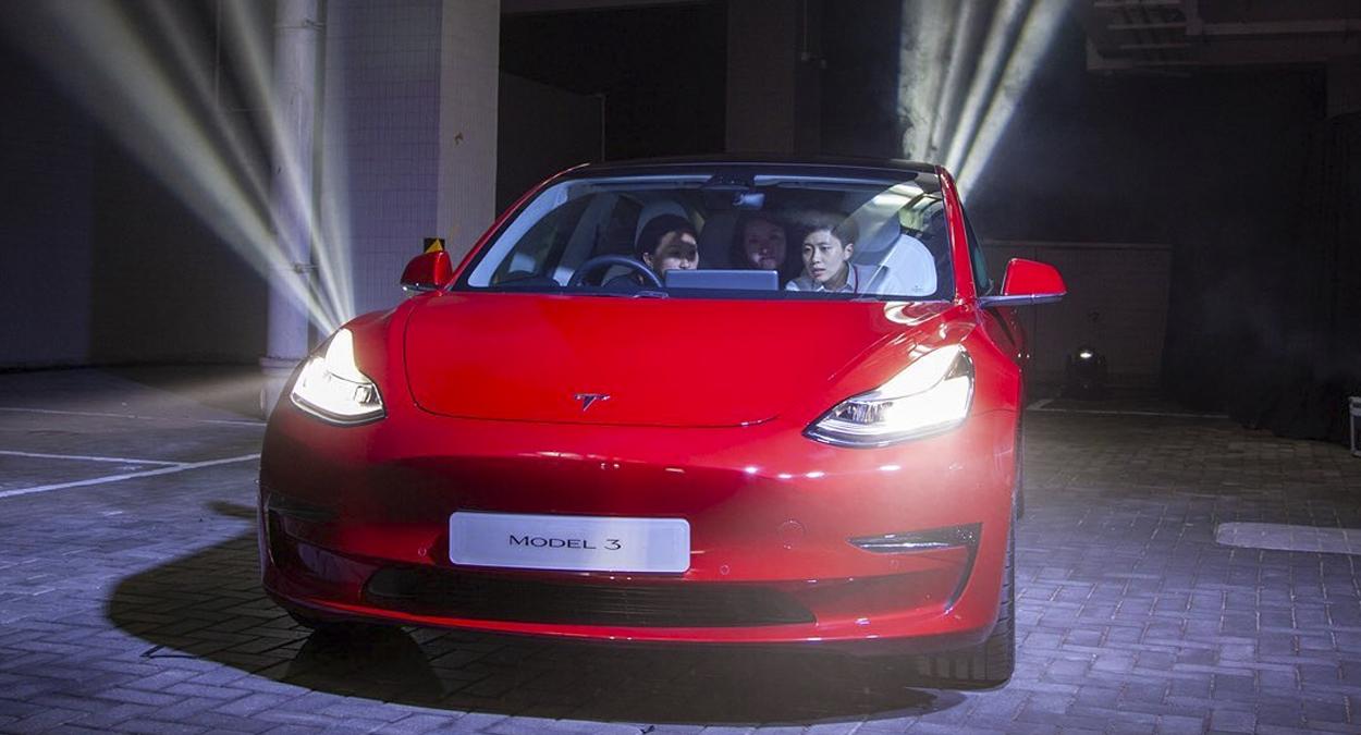 carros automaticos da tesla lançamento
