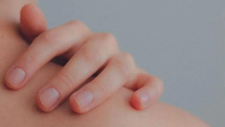 Coceira na pele após o banho? Descubra as causas e como evitar