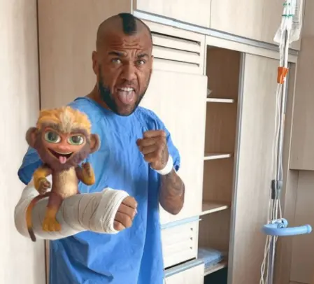 Dani Alves pós cirurgia