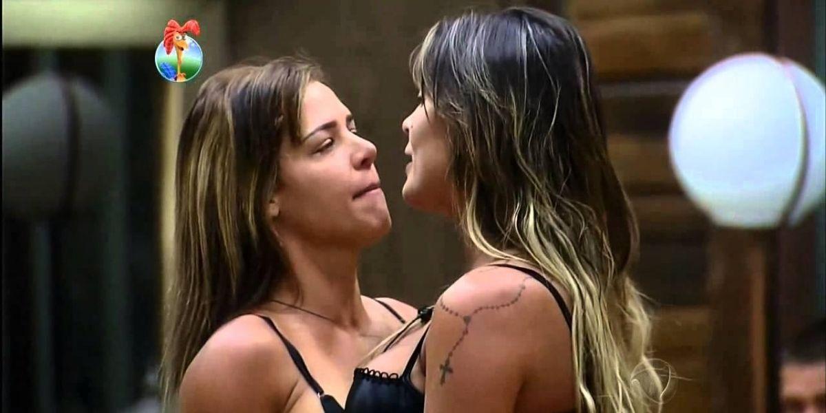 Denise Rocha e Andressa Urach cara a cara em "A Fazenda"