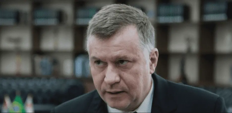 Foto mostra o rosto de Marcos da Costa