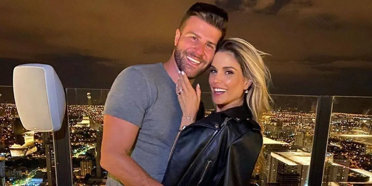 Marcelo Zangrandi e Flavia Viana abraçados