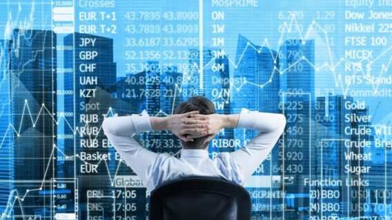 Ibovespa abre em queda com agravamento da pandemia