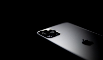Iphone domina a lista de mais vendido do primeiro semestre Imagem do iPhone 11 Pro Max, modelo preto