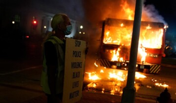 manifestantes protestam contra brutalidade da polícia no caso jacob blake