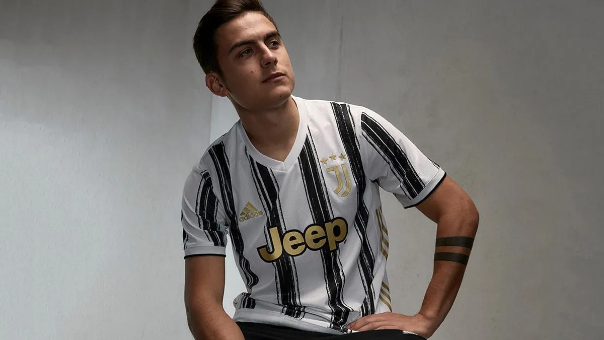 Juventus mostra nova camisa para 2020 com a volta das listras