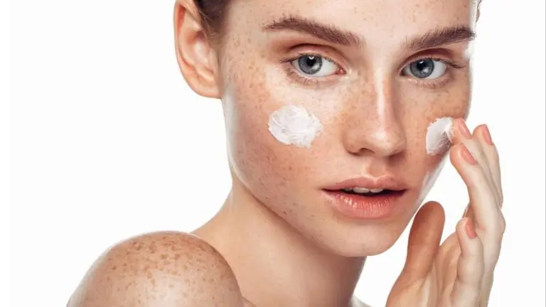 Massagem facial para relaxar e rejuvenescer a pele