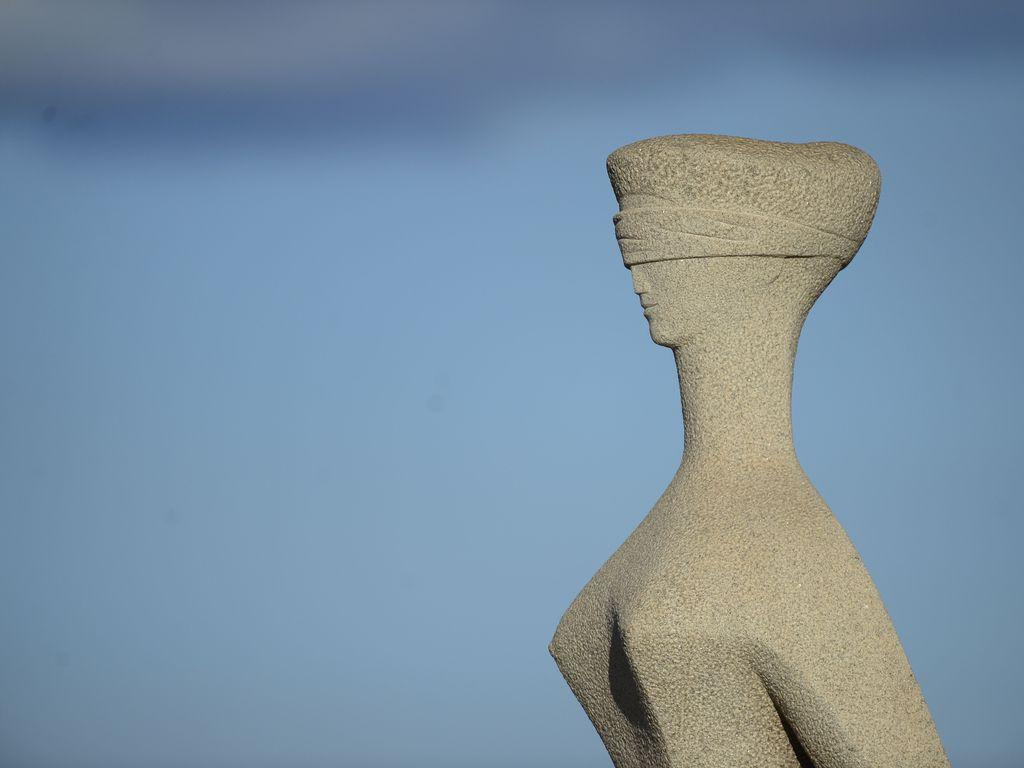 Perfil da estátua da fachada do Supremo Tribunal Federal (STF))