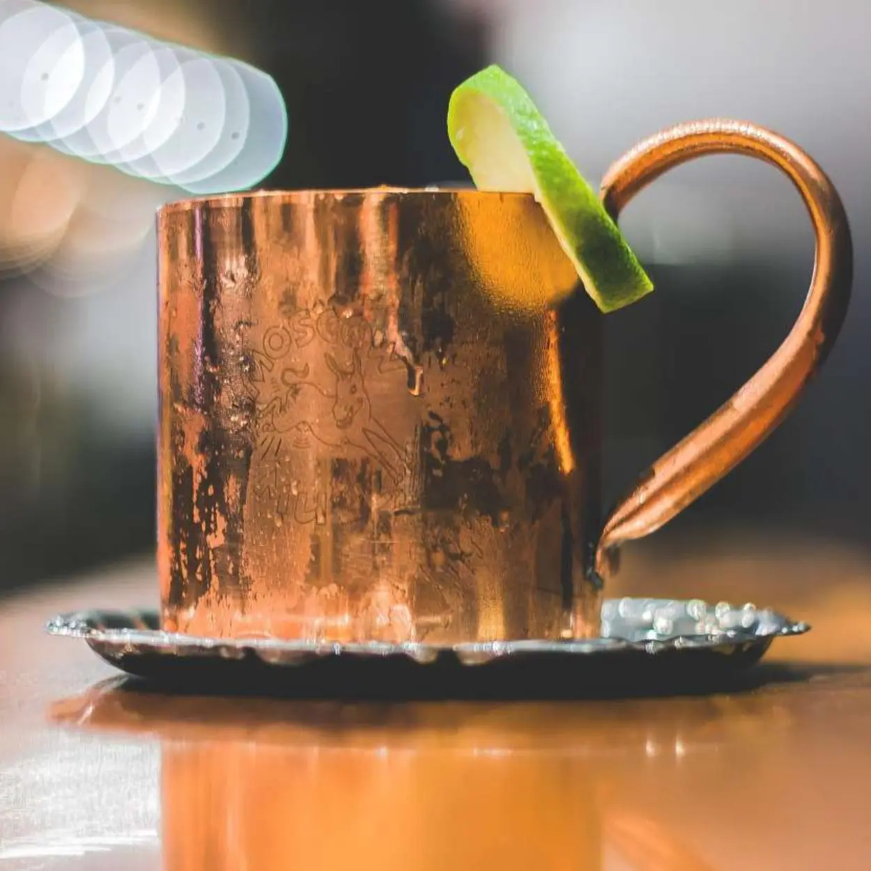 Imagem com um Moscow Mule. Copo bonito de Moscow Mule.
