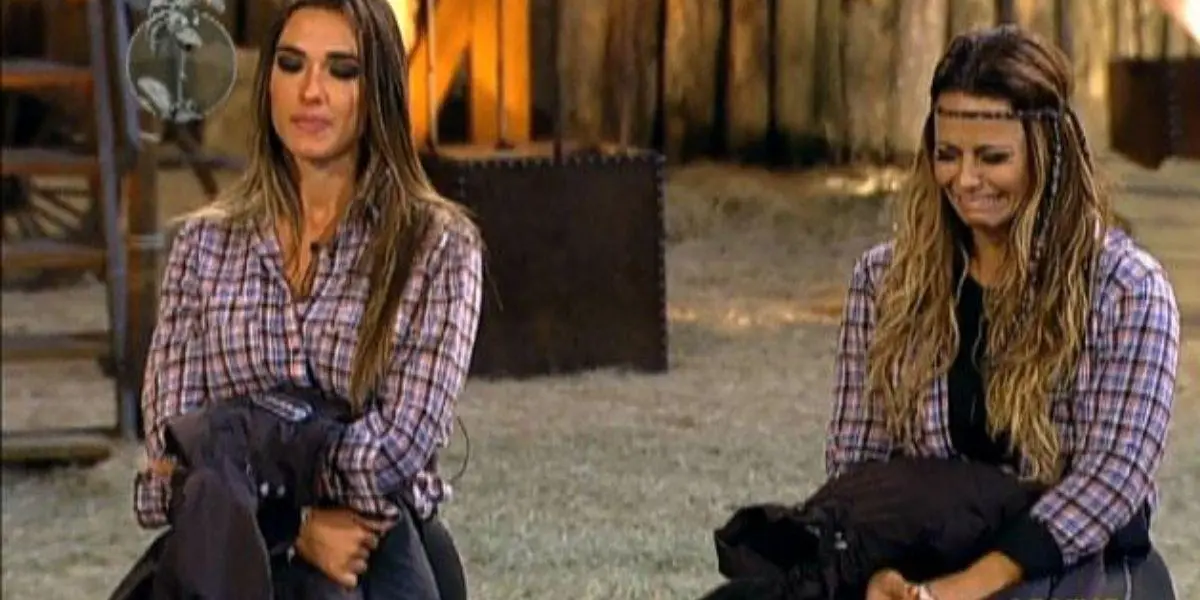 Nicole Bahls e Viviane Araújo lado a lado em "A Fazenda". Viviane, à direita está chorando