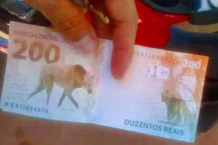 Nota falsa de 200 reais, com imagem do lobo-guará.