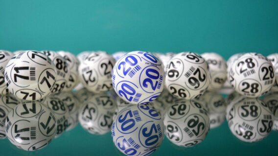 Conheça 5 pessoas que ganharam na loteria várias vezes