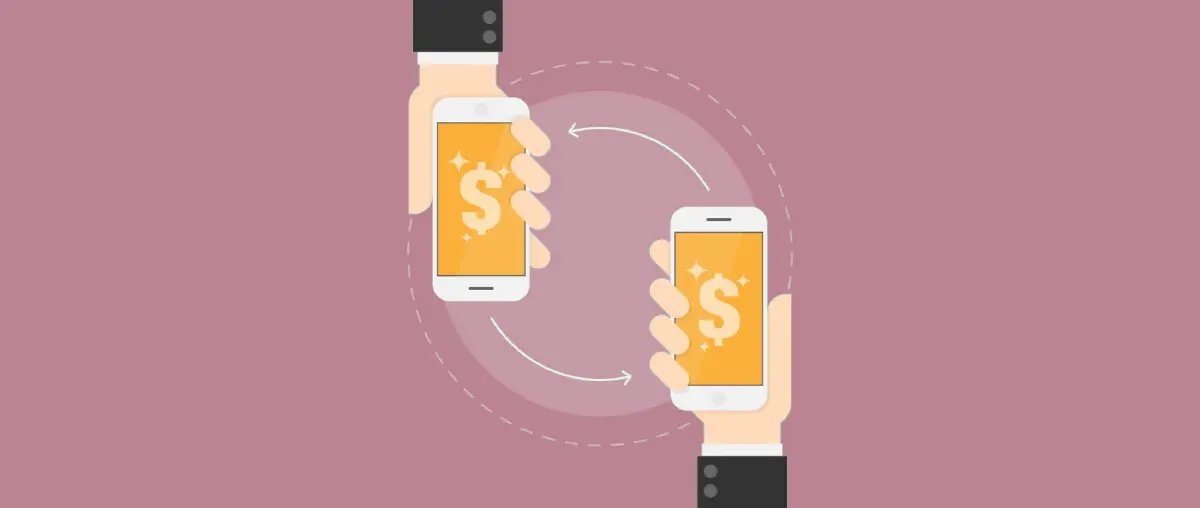 duas mãos segurando celulares com app de transferência de banco digital com PIX