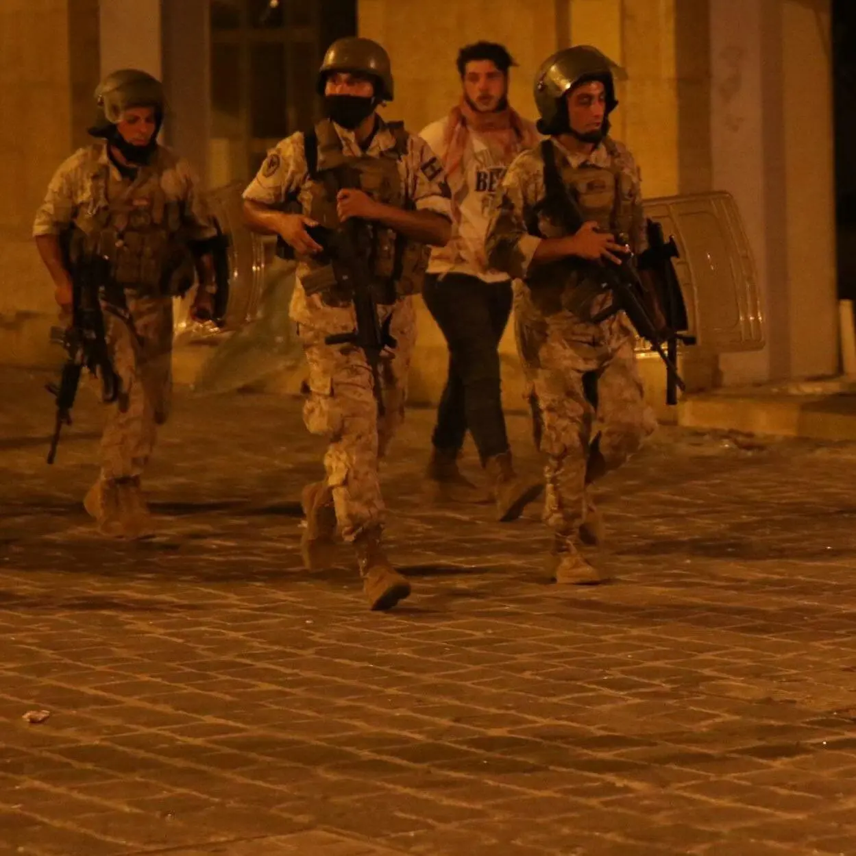 protestos no Líbano após explosões