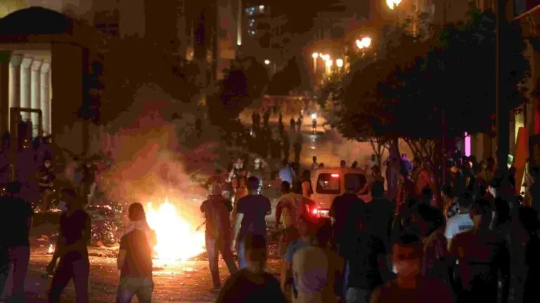 Protestos no Líbano: sentimento antigovernamental aumenta após explosões em Beirute