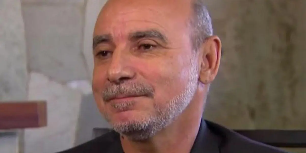 Fabricio Queiroz olhando de perfil