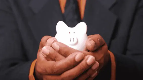 Sacar o FGTS vale a pena? Especialistas ensinam os prós e contras