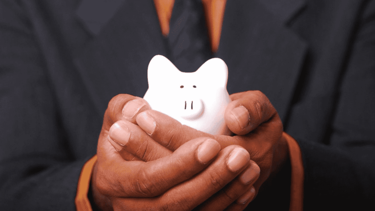 Sacar o FGTS vale a pena? Especialistas ensinam os prós e contras