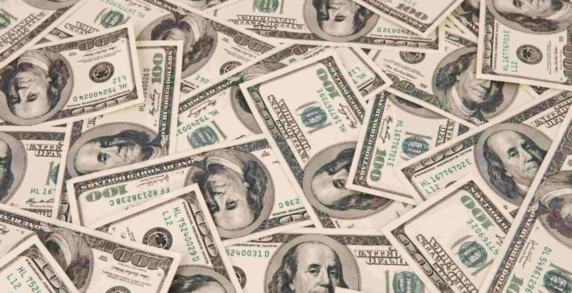 dólar cai