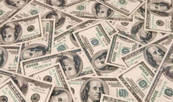 dólar cai