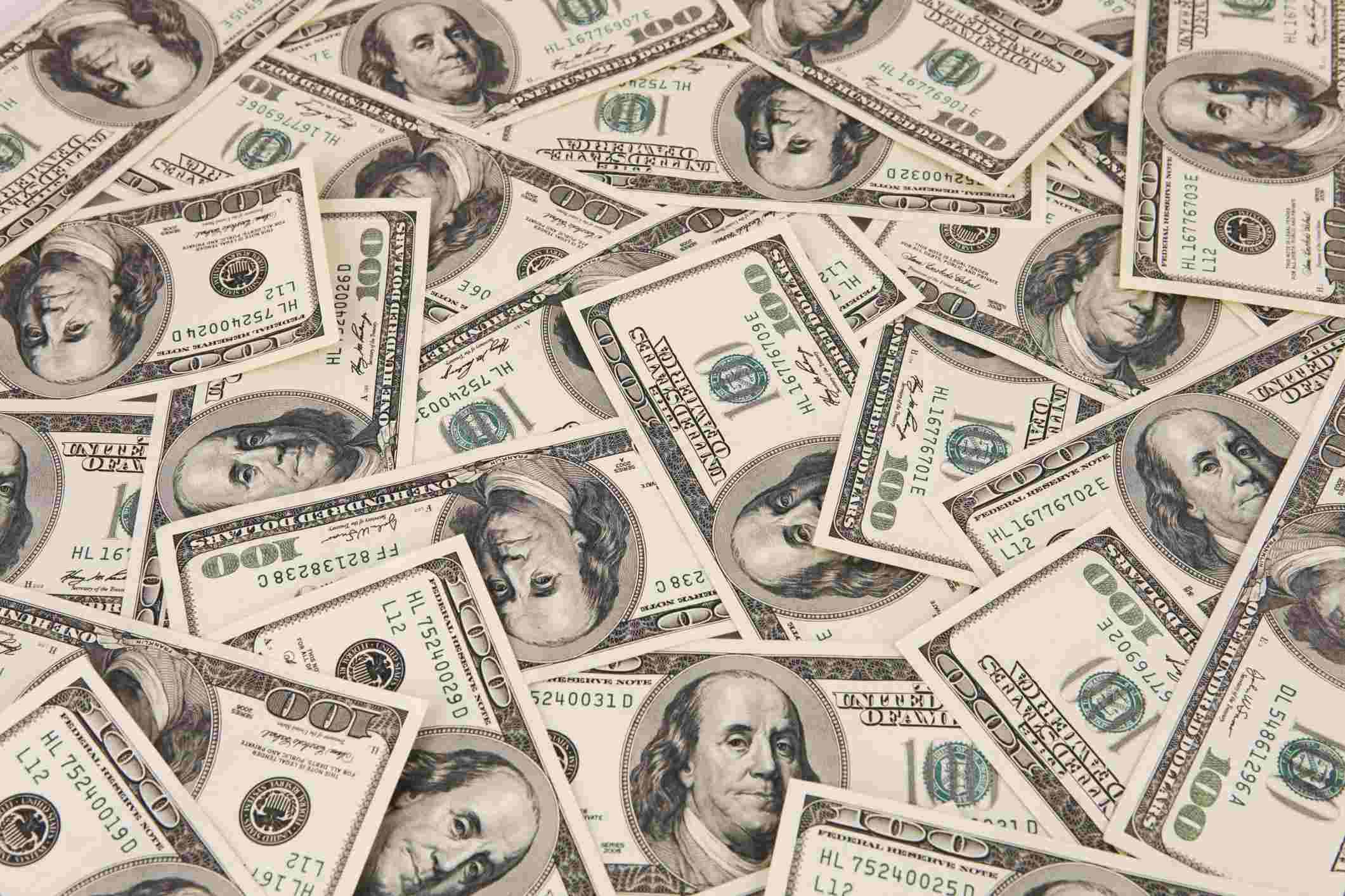 dólar cai