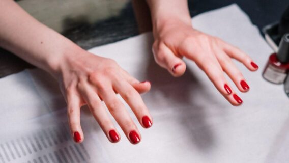 Unha Russa: a nova técnica de cutilagem que dispensa alicates