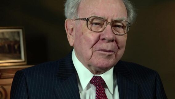 Warren Buffett e Apple: investidor lucra 40 bilhões de dólares com alta das ações