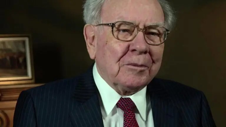 Warren Buffett e Apple: investidor lucra 40 bilhões de dólares com alta das ações