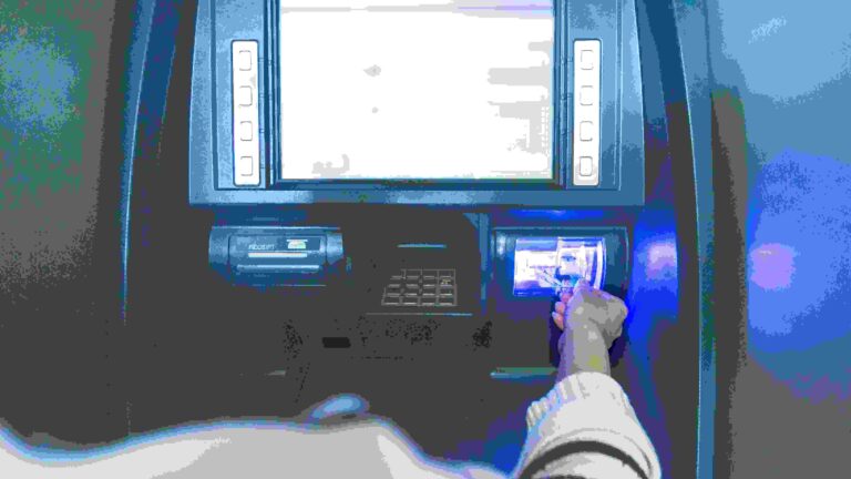 Sabia que conta corrente gratuita é seu direito? Veja como solicitar