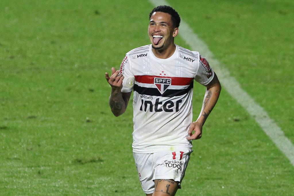 Luciano comemora gol diante do athletico pr, no campeonato brasileiro