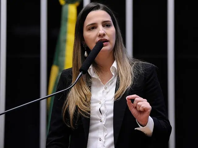 Foto mostra Clarissa Garotinho 