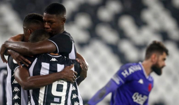 Botafogo comemora gol diante do Vasco