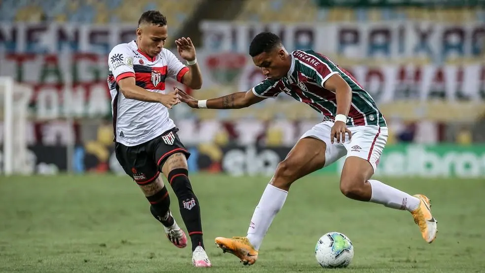 Vitória deixa Fluminense em vantagem para classificação