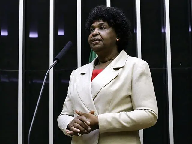 Foto mostra Benedita da Silva