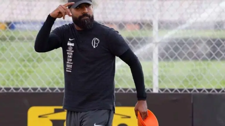 Vote na enquete: quem deve ser o novo técnico do Corinthians?