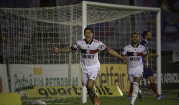 Pedro comemora gol contra o Bahia