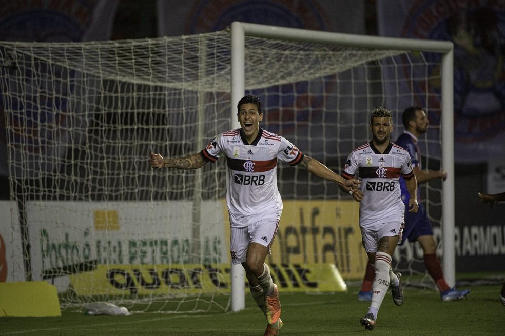 Pedro comemora gol contra o Bahia