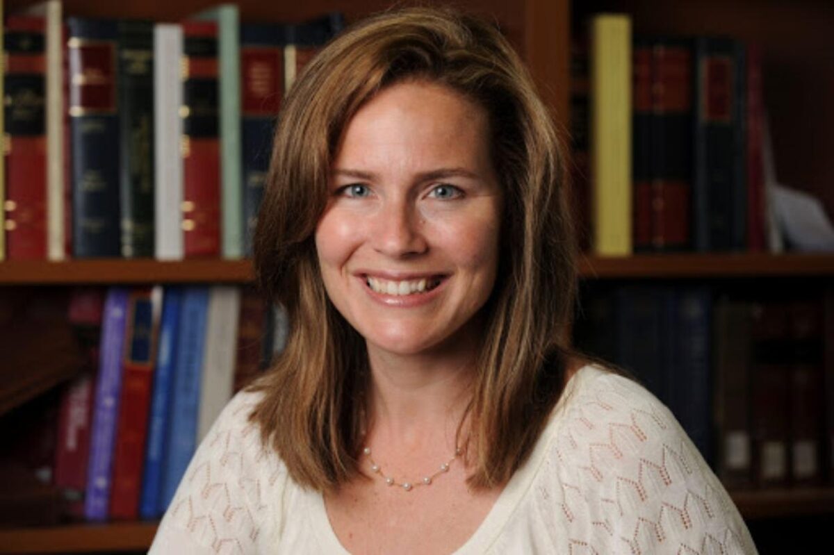 quem é a juíza Amy Coney Barrett
