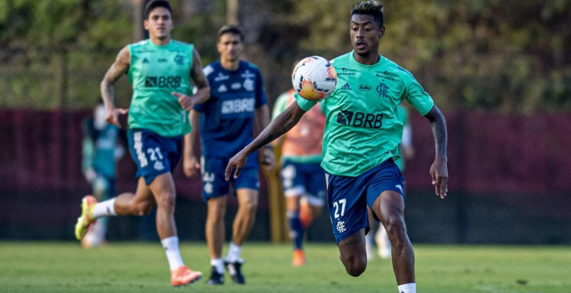 Recuperado de covid-19, Bruno Henrique treina no Flamengo