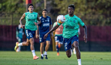 Recuperado de covid-19, Bruno Henrique treina no Flamengo