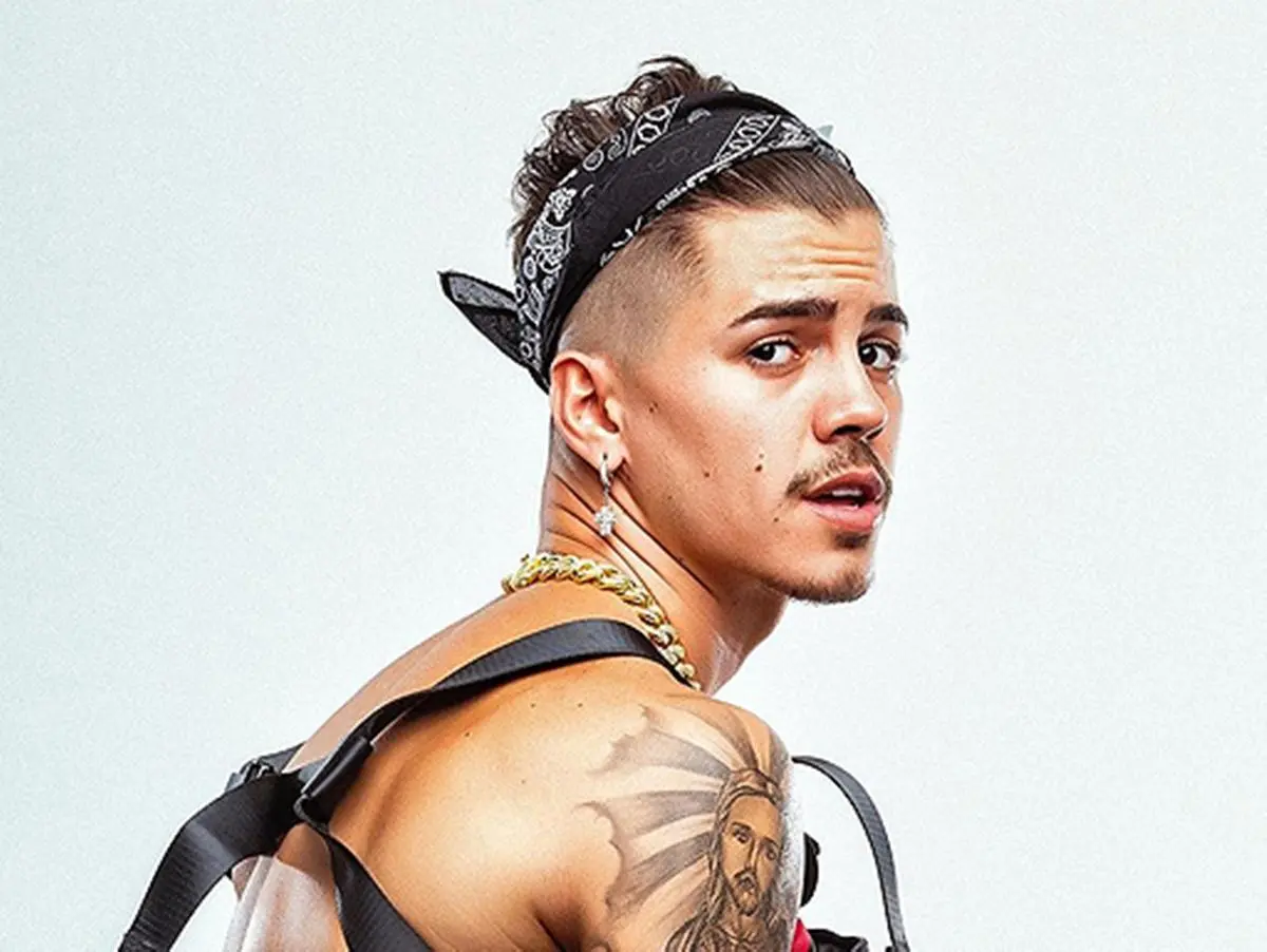 Imagem do cantor Biel que está em A Fazenda 12