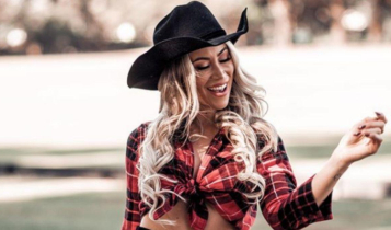 Carol narizinho em A Fazenda 2020