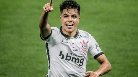 Corinthians vence Bahia por 3 a 2 e se afasta da zona de rebaixamento no Brasileirão