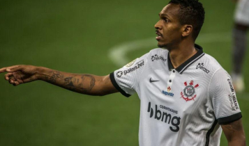 Jô contra o Botafogo. Corinthians empata com cariocas pelo corinthians